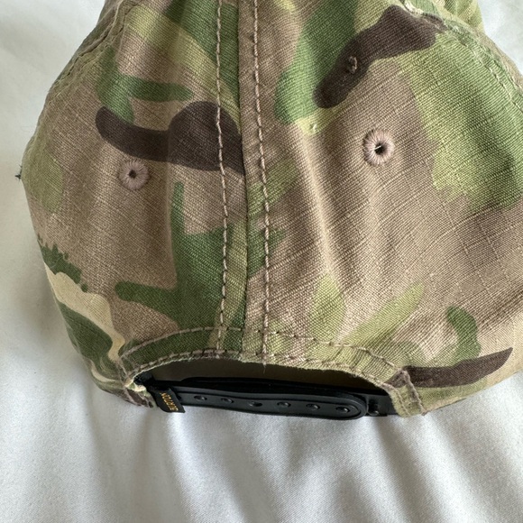 Burton Camo Hat - Picture 2 of 4